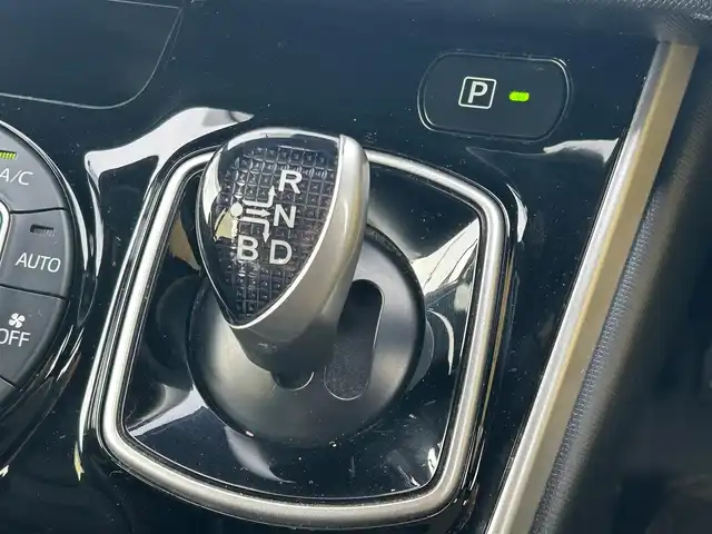 トヨタ ヴォクシー ハイブリッド ZS 煌Ⅱ 岩手県 2019(令1)年 5.2万km ブラック トヨタセーフティセンス/　・プリクラッシュセーフティ/　・レーンディパーチャーアラート/　・オートマチックハイビーム/純正メモリナビ/　　Bt/USB/フルセグTV/バックカメラ/クルーズコントロール/両側パワースライドドア/LEDオートライト/フォグランプ/純正16インチアルミホイール/クリアランスソナー/アイドリングストップ/スマートキー/ビルトインETC