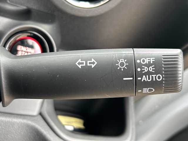ホンダ Ｎ ＢＯＸ カスタム ターボ 静岡県 2024(令6)年 0.9万km プレミアムサンライトホワイトパール 純正ナビ/・フルセグTV/・Bluetooth/・iPod/・USB/・FM/AM/主要装備/・ＥＴＣ/・追従クルコン/・両側パワスラ/・横滑り防止装置/・ホンダセンシング/・運転席＋助手席シートヒーター/・パドルシフト/・純正切削１５インチアルミホイール/・オートライト/・電動パーキング/・オートホールド　/・ハーフレザー/・本革巻ステアリングホイール