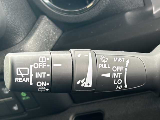 ホンダ Ｎ ＢＯＸ カスタム ターボ 静岡県 2024(令6)年 0.9万km プレミアムサンライトホワイトパール 純正ナビ/・フルセグTV/・Bluetooth/・iPod/・USB/・FM/AM/主要装備/・ＥＴＣ/・追従クルコン/・両側パワスラ/・横滑り防止装置/・ホンダセンシング/・運転席＋助手席シートヒーター/・パドルシフト/・純正切削１５インチアルミホイール/・オートライト/・電動パーキング/・オートホールド　/・ハーフレザー/・本革巻ステアリングホイール