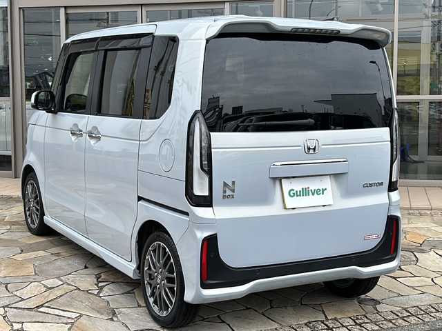 ホンダ Ｎ ＢＯＸ カスタム ターボ 静岡県 2024(令6)年 0.9万km プレミアムサンライトホワイトパール 純正ナビ/・フルセグTV/・Bluetooth/・iPod/・USB/・FM/AM/主要装備/・ＥＴＣ/・追従クルコン/・両側パワスラ/・横滑り防止装置/・ホンダセンシング/・運転席＋助手席シートヒーター/・パドルシフト/・純正切削１５インチアルミホイール/・オートライト/・電動パーキング/・オートホールド　/・ハーフレザー/・本革巻ステアリングホイール