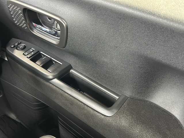 ホンダ Ｎ ＢＯＸ カスタム ターボ 静岡県 2024(令6)年 0.9万km プレミアムサンライトホワイトパール 純正ナビ/・フルセグTV/・Bluetooth/・iPod/・USB/・FM/AM/主要装備/・ＥＴＣ/・追従クルコン/・両側パワスラ/・横滑り防止装置/・ホンダセンシング/・運転席＋助手席シートヒーター/・パドルシフト/・純正切削１５インチアルミホイール/・オートライト/・電動パーキング/・オートホールド　/・ハーフレザー/・本革巻ステアリングホイール