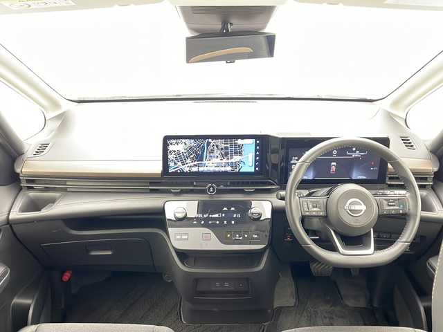 日産 セレナ e－パワー ハイウェイスター V 千葉県 2023(令5)年 2.8万km ホワイト 純正12.3インチメーカーナビ/　Bluetooth/フルセグTV/Apple car play/Android Auto/プロパイロット/レーダークルーズコントロール/レーンキープアシスト/衝突軽減ブレーキ/クリアランスソナー/先行車発進警報/標識認識機能/ブラインドスポットモニター/全方位カメラ/オートハイビーム/電動パーキング/オートホールド/フリップダウンモニター/純正ドラレコ型デジタルインナーミラー（前後）/ワイヤレス充電/両側ハンズフリーパワスラ/全席USBソケット/シートバックテーブル/ロールサンシェード/LEDライト/フォグランプ/ビルトインETC２．０/フロアマット
