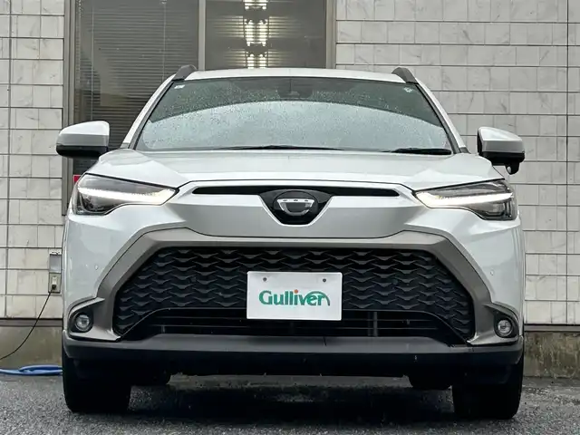トヨタ カローラ クロス Z 福岡県 2023(令5)年 2.1万km プラチナホワイトパールマイカ ワンオーナー/純正9インチディスプレイオーディオ/　（AM/FM/Bluetooth/フルセグTV）/バックカメラ/トヨタセーフティーセンス/・プリクラッシュセーフティ/・レーントレーシングアシスト/・オートマチックハイビーム/・ロードサインアシスト/・レーダークルーズコントロール/・先行車発進告知機能/オートライト/コナーセンサー/クリアランスソナー/ブラインドスポットモニター/横滑り防止機能/純正18インチアルミホイール/パワーバックドア/ルーフレール/黒色ハーフレザーシート/パワーシート（D席）/シートヒーター（D/N）/ビルトインETC/純正フロアマット/社外ドリンクホルダー/電格ウインカーミラー/USB端子×3/電源ソケット×1/プッシュスタート/ドアバイザー/ISOFIX/盗難防止装置/スペアキー×1/保証書/取扱説明書/ナビ取扱説明書