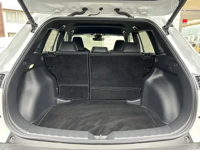 トヨタ カローラ クロス Z 福岡県 2023(令5)年 2.1万km プラチナホワイトパールマイカ ワンオーナー/純正9インチディスプレイオーディオ/　（AM/FM/Bluetooth/フルセグTV）/バックカメラ/トヨタセーフティーセンス/・プリクラッシュセーフティ/・レーントレーシングアシスト/・オートマチックハイビーム/・ロードサインアシスト/・レーダークルーズコントロール/・先行車発進告知機能/オートライト/コナーセンサー/クリアランスソナー/ブラインドスポットモニター/横滑り防止機能/純正18インチアルミホイール/パワーバックドア/ルーフレール/黒色ハーフレザーシート/パワーシート（D席）/シートヒーター（D/N）/ビルトインETC/純正フロアマット/社外ドリンクホルダー/電格ウインカーミラー/USB端子×3/電源ソケット×1/プッシュスタート/ドアバイザー/ISOFIX/盗難防止装置/スペアキー×1/保証書/取扱説明書/ナビ取扱説明書