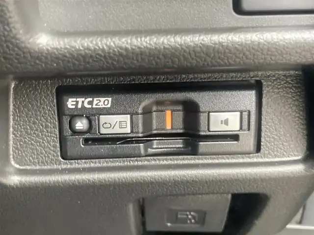 スズキ スペーシア ギア HYBRID XZターボ 島根県 2024(令6)年 0.4万km クールカーキパールメタリック/ガンメタリック2トーン ワンオーナー /メーカーOPナビ(BT/フルセグ/AppleCarPlay)/デュアルセンサーブレーキサポート/車線逸脱抑制/アダクティブクルーズコントロール/先行車発進お知らせ/標識認識/全方位カメラ/両側パワースライドドア /ヘッドアップディスプレイ/ビルトインETC2.0/パドルシフト/前後ドライブレコーダー/前席シートヒーター /ステリングヒーター/ステアリングリモコン/電動格納ミラー/ミラーウィンカー /純正フロアマット/純正ドアバイザー/取扱説明書/保証書/スペアキー×1