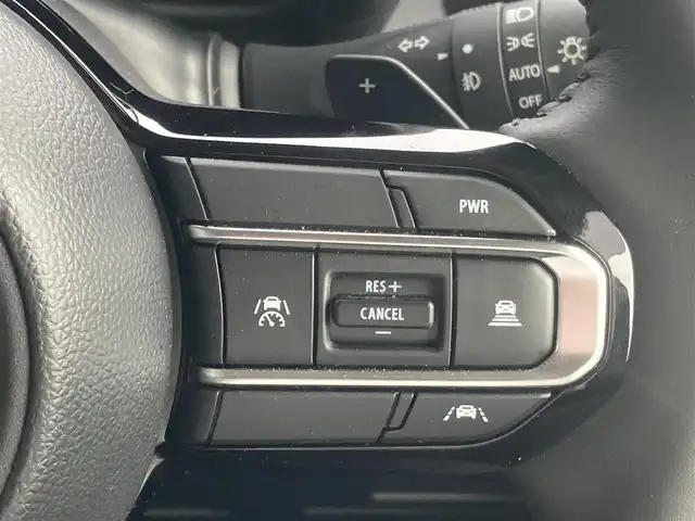スズキ スペーシア ギア HYBRID XZターボ 島根県 2024(令6)年 0.4万km クールカーキパールメタリック/ガンメタリック2トーン ワンオーナー /メーカーOPナビ(BT/フルセグ/AppleCarPlay)/デュアルセンサーブレーキサポート/車線逸脱抑制/アダクティブクルーズコントロール/先行車発進お知らせ/標識認識/全方位カメラ/両側パワースライドドア /ヘッドアップディスプレイ/ビルトインETC2.0/パドルシフト/前後ドライブレコーダー/前席シートヒーター /ステリングヒーター/ステアリングリモコン/電動格納ミラー/ミラーウィンカー /純正フロアマット/純正ドアバイザー/取扱説明書/保証書/スペアキー×1