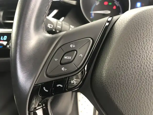 トヨタ Ｃ－ＨＲ S LEDエディション 愛知県 2017(平29)年 5.9万km ブラック/センシュアルレッドマイカ 2トーン 社外SDナビ/バックカメラ/クルーズココントロール/ETC装備/TV視聴可能/DVD再生/純正フロアマット/社外AW/レーンキープ/オートライト/オートマチックハイビーム/純正LEDライト/フォグランプ/衝突軽減/オートホールド/シガーソケット