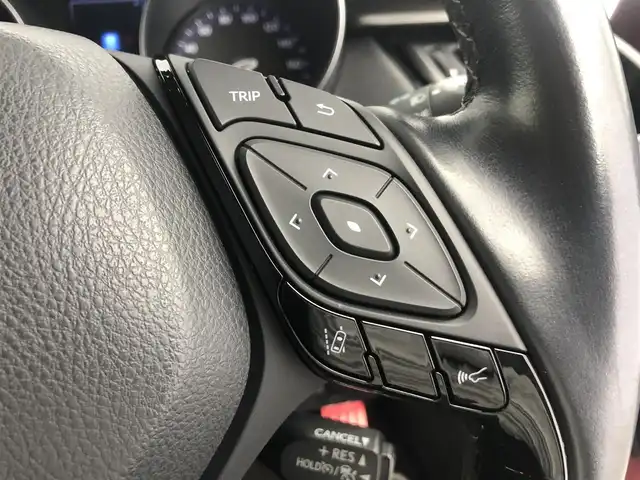 トヨタ Ｃ－ＨＲ S LEDエディション 愛知県 2017(平29)年 5.9万km ブラック/センシュアルレッドマイカ 2トーン 社外SDナビ/バックカメラ/クルーズココントロール/ETC装備/TV視聴可能/DVD再生/純正フロアマット/社外AW/レーンキープ/オートライト/オートマチックハイビーム/純正LEDライト/フォグランプ/衝突軽減/オートホールド/シガーソケット