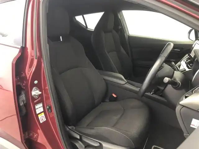 トヨタ Ｃ－ＨＲ S LEDエディション 愛知県 2017(平29)年 5.9万km ブラック/センシュアルレッドマイカ 2トーン 社外SDナビ/バックカメラ/クルーズココントロール/ETC装備/TV視聴可能/DVD再生/純正フロアマット/社外AW/レーンキープ/オートライト/オートマチックハイビーム/純正LEDライト/フォグランプ/衝突軽減/オートホールド/シガーソケット