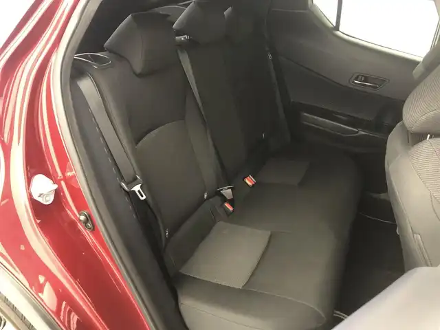 トヨタ Ｃ－ＨＲ S LEDエディション 愛知県 2017(平29)年 5.9万km ブラック/センシュアルレッドマイカ 2トーン 社外SDナビ/バックカメラ/クルーズココントロール/ETC装備/TV視聴可能/DVD再生/純正フロアマット/社外AW/レーンキープ/オートライト/オートマチックハイビーム/純正LEDライト/フォグランプ/衝突軽減/オートホールド/シガーソケット