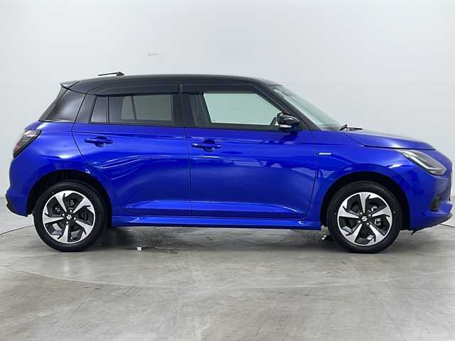 スズキ スイフト HYBRID MZ 道央・札幌 2024(令6)年 0.3万km 青Ⅱ ・純正ディスプレイオーディオ&CD&DVD&BT&AppleCarplay&AndroidAuto/・全方位カメラ/・スズキセーフティサポート/・衝突被害軽減ブレーキ/・レーンキープアシスト/・レーダークルーズコントロール/・クリアランスソナー/・ブラインドスポットモニター/・スズキコネクト対応車/・アイドリングストップ/・横滑り防止装置/・前席シートヒーター/・ドアミラーヒーター/・ビルトインETC2.0/・ステアリングスイッチ/・革巻きステアリング/・ドアバイザー/・電動格納ミラー/・プッシュスタート/・LEDヘッドライト/・LEDフォグランプ/・オートライト/・オートマチックハイビーム/・スマートキー/・スペアキー