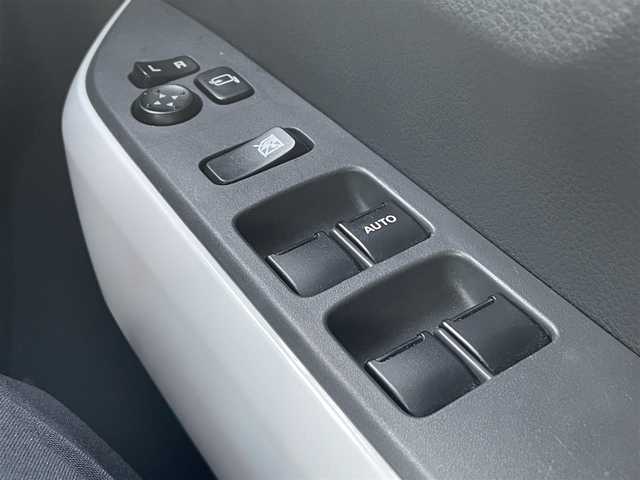 スズキ ハスラー F リミテッド 滋賀県 2017(平29)年 8.7万km クリスタルホワイトパール/ブラック2トーン ガソリン（ハイブリッド）/2WD(FF)/CVT/純正7インチナビ【CN-RE03D】/(FM/AM/CD/DVD/フルセグ/Bluetooth)/プリクラッシュブレーキアシスト	/踏み間違い防止アシスト	/積込夏タイヤ/運転席・助手席シートヒーター/電動格納ミラー/ステアリングスイッチ/オートライト/キセノンライト/フルオートエアコン/プッシュスタート/純正フロアマット/ドアバイザー