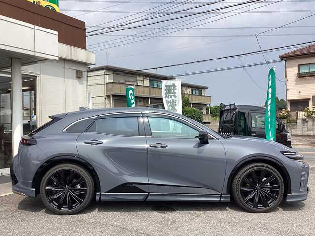 トヨタ クラウン スポーツ Z 兵庫県 2024(令6)年 0.8万km グレー ワンオーナー/モデリスタエアロ/純正12.3インチディスプレイオーディオ/（フルセグ/USB/Bluetooth）/Tコネクト/Miracast/ETC/デジタルインナーミラー/全方位モニター/ヘッドアップディスプレイ/トヨタチームメイト/・レーダークルコン/・LDA/・BSM/・PCS/・PDA/・RCTA/・RCD/・PKSB/・SEA/・AVSP/・RSA/・後方車両接近告知/置くだけ充電/パワーバックドア/レザーシート/シートヒーター・エアーシート（D/N席）/LEDヘッドライト/LEDフォグ/オートライト/オートライトハイビーム/ヘッドライトウォッシャー//スマートキー/スペアキー/取扱説明書/保証書/カラーコード　1M2   アッシュ