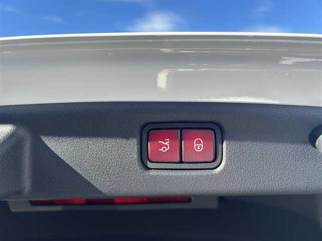 メルセデス・ベンツ Ｍ・ベンツ Ｃ２２０ｄ アバンギャルド　AMGライン 滋賀県 2022(令4)年 2万km ポーラホワイト HUD/アンビエントライト/ハーフレザーシート/・前席メモリ付きパワーシート/・前席シートヒーター/純正ナビ/３６０°カメラ/フルセグ/CarPlay/ＡＣＣ/ＢＳＭ/レーンキープ/純正ＬＥＤデジタルライト/パワートランク