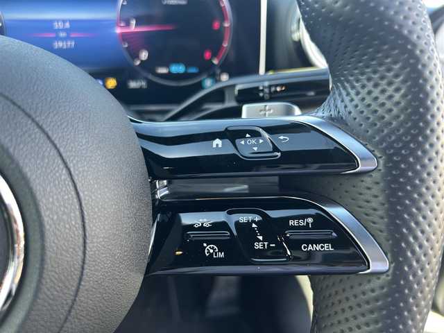 メルセデス・ベンツ Ｍ・ベンツ Ｃ２２０ｄ アバンギャルド　AMGライン 滋賀県 2022(令4)年 2万km ポーラホワイト HUD/アンビエントライト/ハーフレザーシート/・前席メモリ付きパワーシート/・前席シートヒーター/純正ナビ/３６０°カメラ/フルセグ/CarPlay/ＡＣＣ/ＢＳＭ/レーンキープ/純正ＬＥＤデジタルライト/パワートランク