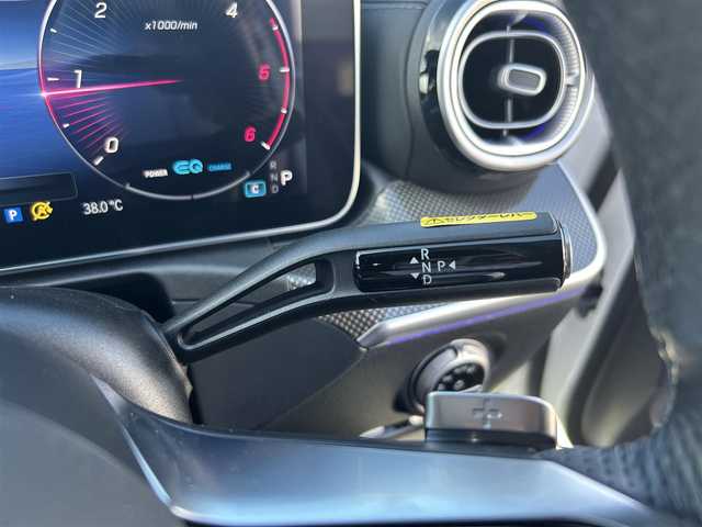 メルセデス・ベンツ Ｍ・ベンツ Ｃ２２０ｄ アバンギャルド　AMGライン 滋賀県 2022(令4)年 2万km ポーラホワイト HUD/アンビエントライト/ハーフレザーシート/・前席メモリ付きパワーシート/・前席シートヒーター/純正ナビ/３６０°カメラ/フルセグ/CarPlay/ＡＣＣ/ＢＳＭ/レーンキープ/純正ＬＥＤデジタルライト/パワートランク