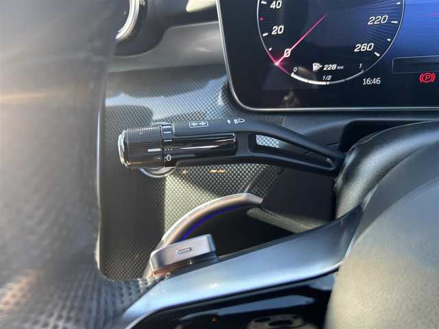 メルセデス・ベンツ Ｍ・ベンツ Ｃ２２０ｄ アバンギャルド　AMGライン 滋賀県 2022(令4)年 2万km ポーラホワイト HUD/アンビエントライト/ハーフレザーシート/・前席メモリ付きパワーシート/・前席シートヒーター/純正ナビ/３６０°カメラ/フルセグ/CarPlay/ＡＣＣ/ＢＳＭ/レーンキープ/純正ＬＥＤデジタルライト/パワートランク