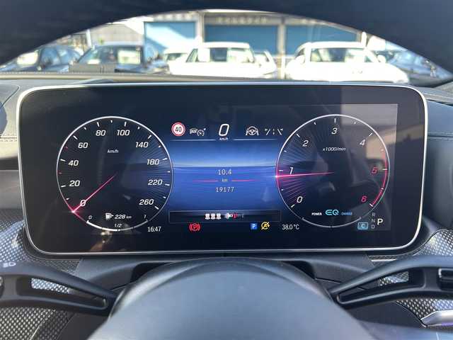 メルセデス・ベンツ Ｍ・ベンツ Ｃ２２０ｄ アバンギャルド　AMGライン 滋賀県 2022(令4)年 2万km ポーラホワイト HUD/アンビエントライト/ハーフレザーシート/・前席メモリ付きパワーシート/・前席シートヒーター/純正ナビ/３６０°カメラ/フルセグ/CarPlay/ＡＣＣ/ＢＳＭ/レーンキープ/純正ＬＥＤデジタルライト/パワートランク