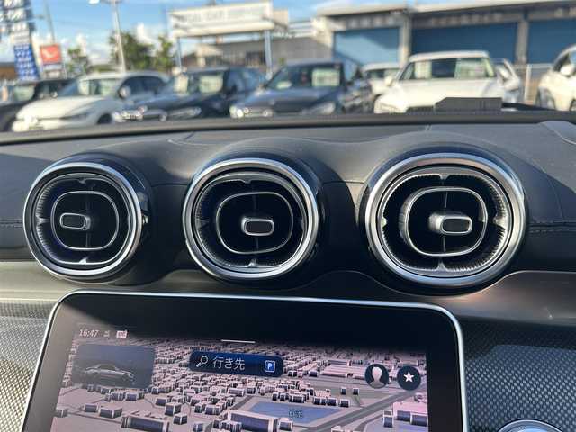メルセデス・ベンツ Ｍ・ベンツ Ｃ２２０ｄ アバンギャルド　AMGライン 滋賀県 2022(令4)年 2万km ポーラホワイト HUD/アンビエントライト/ハーフレザーシート/・前席メモリ付きパワーシート/・前席シートヒーター/純正ナビ/３６０°カメラ/フルセグ/CarPlay/ＡＣＣ/ＢＳＭ/レーンキープ/純正ＬＥＤデジタルライト/パワートランク