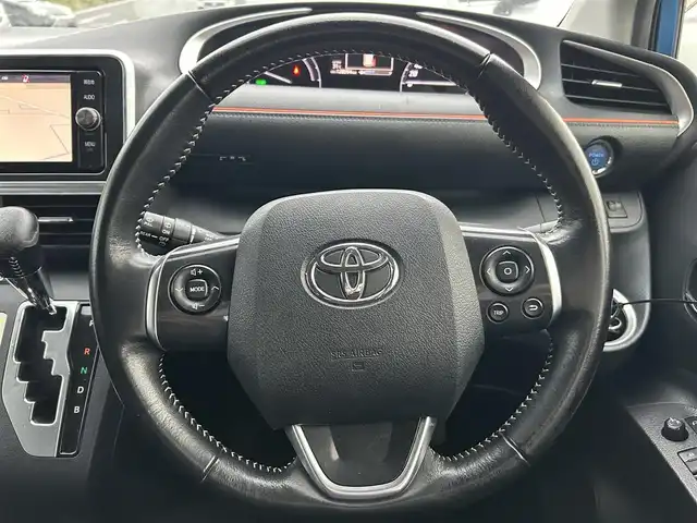 トヨタ シエンタ ハイブリッド G 埼玉県 2017(平29)年 12.8万km コバルトブルーメタリック (株)IDOMが運営する【じしゃロン鳩ヶ谷店】の自社ローン専用車両になりますこちらは現金またはオートローンご利用時の価格です。自社ローンご希望の方は別途その旨お申付け下さい/純正SDナビ/純正ワンセグテレビ/バックカメラ/プッシュスタート/ETC/3列シート/社外フロアマット/プリクラッシュセーフティ/レーンアシスト/両側パワースライドドア