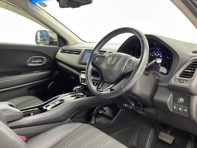 ホンダ ヴェゼル ハイブリッド Z 栃木県 2014(平26)年 10万km ルーセブラックM 純正ナビ/バックカメラ/フルセグTV/クルーズコントロール/ドライブレコーダー/ETC/フロントデアイサー /純正AW/パドルシフト/D/N席シートヒーター/ETC/ルーフレール/革巻きステアリング/ステアリングスイッチ/スマートキー /スペアキー