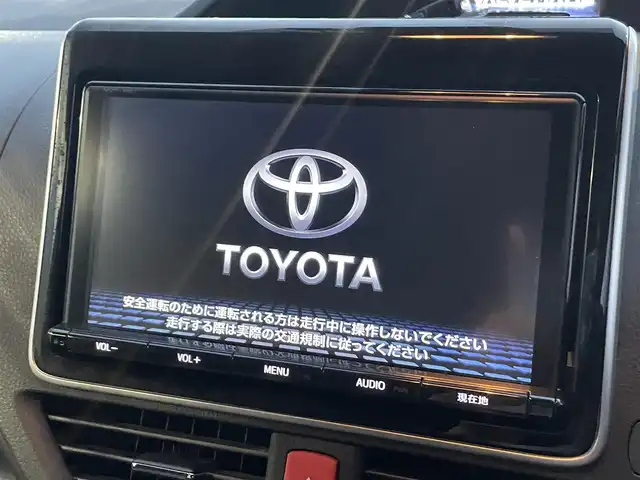 トヨタ エスクァイア Gi ブラックテーラード 茨城県 2017(平29)年 7.5万km ホワイトパールクリスタルシャイン 純正9インチナビ/【AM・FM・TV・BT・DVD・CD】/バックカメラ/純正フリップダウンモニター/トヨタセーフティセンス/両側パワースライドドア/クルーズコントロール/レザーシート/シートヒーターD＋N席/スマートキー/スペアキー1本/純正LEDヘッドライト/フロアマット純正/ETC2.0