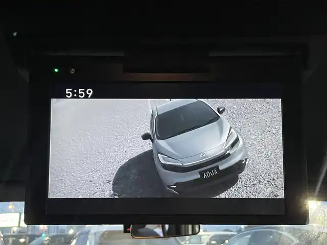 トヨタ エスクァイア Gi ブラックテーラード 茨城県 2017(平29)年 7.5万km ホワイトパールクリスタルシャイン 純正9インチナビ/【AM・FM・TV・BT・DVD・CD】/バックカメラ/純正フリップダウンモニター/トヨタセーフティセンス/両側パワースライドドア/クルーズコントロール/レザーシート/シートヒーターD＋N席/スマートキー/スペアキー1本/純正LEDヘッドライト/フロアマット純正/ETC2.0