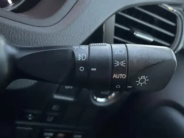 トヨタ エスクァイア Gi ブラックテーラード 茨城県 2017(平29)年 7.5万km ホワイトパールクリスタルシャイン 純正9インチナビ/【AM・FM・TV・BT・DVD・CD】/バックカメラ/純正フリップダウンモニター/トヨタセーフティセンス/両側パワースライドドア/クルーズコントロール/レザーシート/シートヒーターD＋N席/スマートキー/スペアキー1本/純正LEDヘッドライト/フロアマット純正/ETC2.0