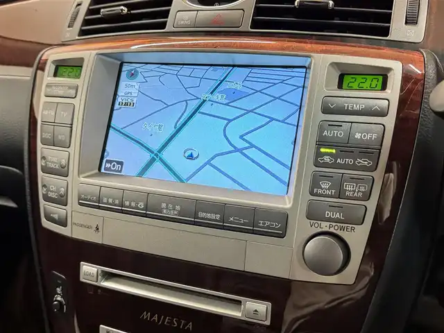 トヨタ クラウン マジェスタ Cタイプ Fパッケージ 群馬県 2006(平18)年 6万km プレミアムシルバーパール メーカーオプションナビ/　　フルセグ/　　AM/FM/CD/DVD/MSV/バックカメラ/サンルーフ/クリアランスソナー/クルーズコントロール/キセノンオートライト/フォグランプ/純正17インチAW/パワーシート/シートメモリー/シートヒーター/アダプティブフロントライティングシステム/SOSコール/ヘッドアップディスプレイ/スマートキー/前後方ドライブレコーダー/ビルトインETC/横滑り防止機能