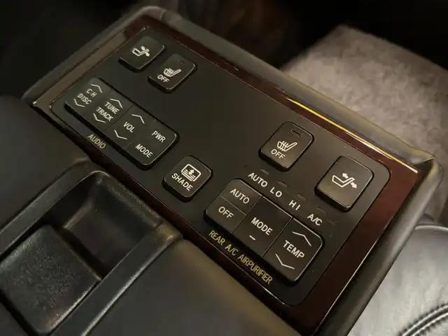 トヨタ クラウン マジェスタ Cタイプ Fパッケージ 群馬県 2006(平18)年 6万km プレミアムシルバーパール メーカーオプションナビ/　　フルセグ/　　AM/FM/CD/DVD/MSV/バックカメラ/サンルーフ/クリアランスソナー/クルーズコントロール/キセノンオートライト/フォグランプ/純正17インチAW/パワーシート/シートメモリー/シートヒーター/アダプティブフロントライティングシステム/SOSコール/ヘッドアップディスプレイ/スマートキー/前後方ドライブレコーダー/ビルトインETC/横滑り防止機能