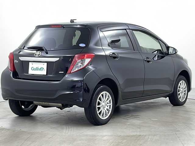 トヨタ ヴィッツ F スマイルエディション 道央・札幌 2012(平24)年 8.4万km ブラックマイカ ・４WD/・プッシュスタート/・ウィンカーミラー/・リトラミラー/・ドアバイザー/・純正フロアマット/・スマートキー/・スペアキー/・積込純正ホイール付スタッドレス