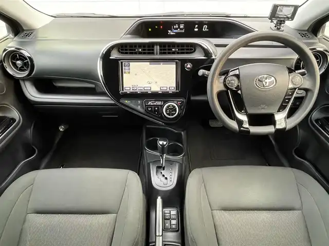 トヨタ アクア S スタイルブラック 福岡県 2018(平30)年 4.9万km ダークブルーマイカ 社外マフラーチップ/社外１５インチアルミホイール【BALMINUM】/ドアエッジプロテクター(前ドア左右)/純正９インチSDナビ【NSZT-Y66T】/(AM/FM/Bluetooth/CD/DVD/フルセグTV】/バックカメラ/ビルトインETC/前ドライブレコーダー一体型GPS探知機COMTEC【CB-R01】/Toyota Safety Sense/・LDA(レーンディパーチャーアラート)/・オートマチックハイビーム/・PCS(プリクラッシュセーフティ)/・先行車発進告知機能/PKSB(パーキングサポートブレーキ)/オートライト/クリアランスソナー/コーナーセンサー/盗難防止装置/横滑り防止機能/シートヒーター(D/N席)/ナノイー/電格ウィンカーミラー/プッシュスタート/純正フロアマット/ステアリングスイッチ/フロントフォグランプ/スペアキー×１/ドアバイザー/取扱説明書/保証書