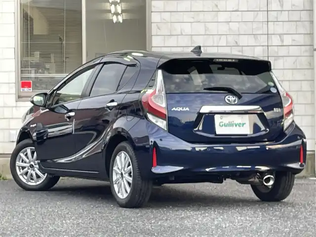 トヨタ アクア S スタイルブラック 福岡県 2018(平30)年 4.9万km ダークブルーマイカ 社外マフラーチップ/社外１５インチアルミホイール【BALMINUM】/ドアエッジプロテクター(前ドア左右)/純正９インチSDナビ【NSZT-Y66T】/(AM/FM/Bluetooth/CD/DVD/フルセグTV】/バックカメラ/ビルトインETC/前ドライブレコーダー一体型GPS探知機COMTEC【CB-R01】/Toyota Safety Sense/・LDA(レーンディパーチャーアラート)/・オートマチックハイビーム/・PCS(プリクラッシュセーフティ)/・先行車発進告知機能/PKSB(パーキングサポートブレーキ)/オートライト/クリアランスソナー/コーナーセンサー/盗難防止装置/横滑り防止機能/シートヒーター(D/N席)/ナノイー/電格ウィンカーミラー/プッシュスタート/純正フロアマット/ステアリングスイッチ/フロントフォグランプ/スペアキー×１/ドアバイザー/取扱説明書/保証書