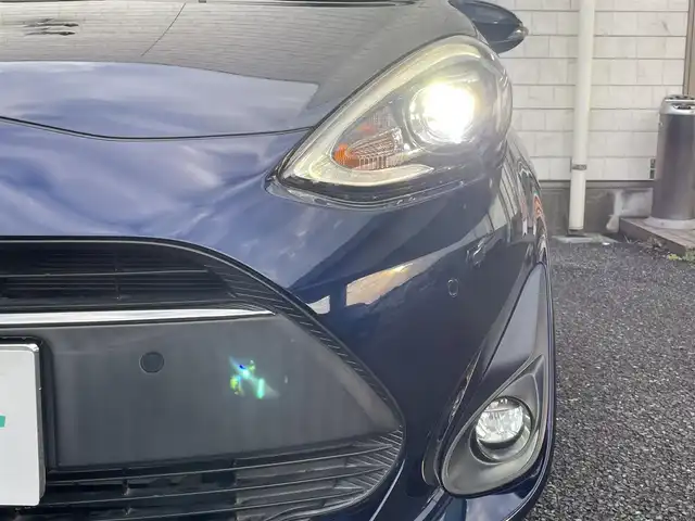 トヨタ アクア S スタイルブラック 福岡県 2018(平30)年 4.9万km ダークブルーマイカ 社外マフラーチップ/社外１５インチアルミホイール【BALMINUM】/ドアエッジプロテクター(前ドア左右)/純正９インチSDナビ【NSZT-Y66T】/(AM/FM/Bluetooth/CD/DVD/フルセグTV】/バックカメラ/ビルトインETC/前ドライブレコーダー一体型GPS探知機COMTEC【CB-R01】/Toyota Safety Sense/・LDA(レーンディパーチャーアラート)/・オートマチックハイビーム/・PCS(プリクラッシュセーフティ)/・先行車発進告知機能/PKSB(パーキングサポートブレーキ)/オートライト/クリアランスソナー/コーナーセンサー/盗難防止装置/横滑り防止機能/シートヒーター(D/N席)/ナノイー/電格ウィンカーミラー/プッシュスタート/純正フロアマット/ステアリングスイッチ/フロントフォグランプ/スペアキー×１/ドアバイザー/取扱説明書/保証書