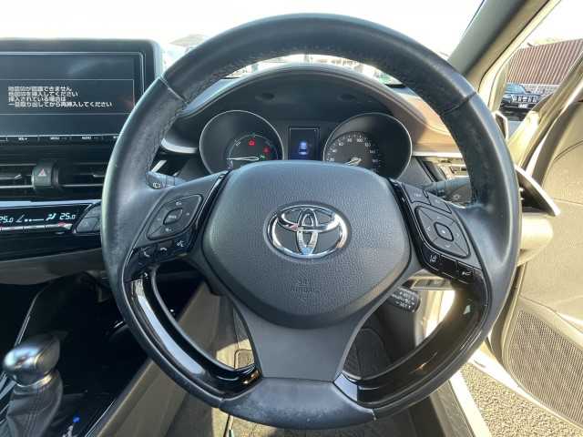 トヨタ Ｃ－ＨＲ G 岩手県 2017(平29)年 7.3万km ブラック/ホワイトパールクリスタルシャイン 2トーン ワンオーナー/前席シートヒーター/スペアキー/BSM/AAC/純正ナビ（地図SD欠品）/バックカメラ/レーダークルーズコントロール/ETC/レザーシート