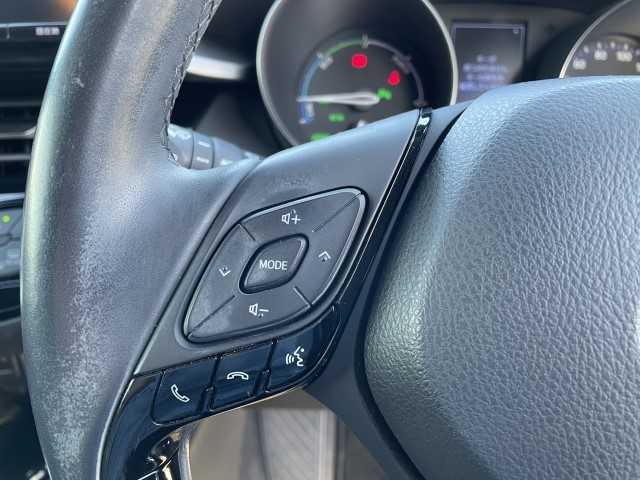 トヨタ Ｃ－ＨＲ G 岩手県 2017(平29)年 7.3万km ブラック/ホワイトパールクリスタルシャイン 2トーン ワンオーナー/前席シートヒーター/スペアキー/BSM/AAC/純正ナビ（地図SD欠品）/バックカメラ/レーダークルーズコントロール/ETC/レザーシート