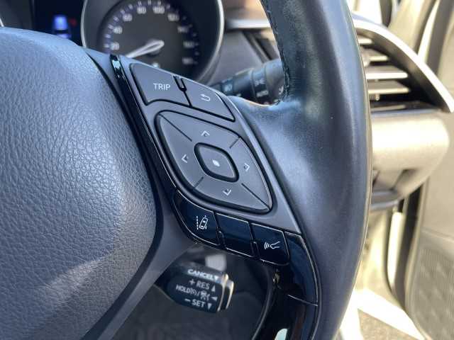 トヨタ Ｃ－ＨＲ G 岩手県 2017(平29)年 7.3万km ブラック/ホワイトパールクリスタルシャイン 2トーン ワンオーナー/前席シートヒーター/スペアキー/BSM/AAC/純正ナビ（地図SD欠品）/バックカメラ/レーダークルーズコントロール/ETC/レザーシート