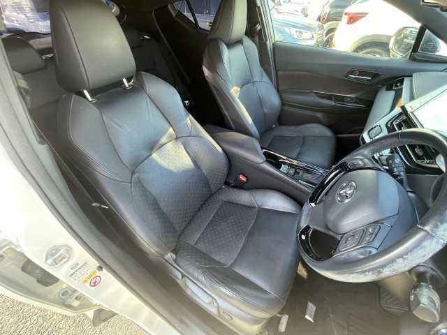 トヨタ Ｃ－ＨＲ G 岩手県 2017(平29)年 7.3万km ブラック/ホワイトパールクリスタルシャイン 2トーン ワンオーナー/前席シートヒーター/スペアキー/BSM/AAC/純正ナビ（地図SD欠品）/バックカメラ/レーダークルーズコントロール/ETC/レザーシート