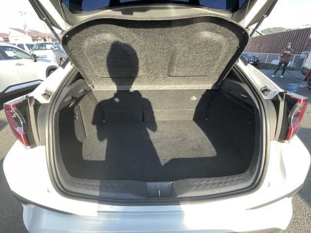 トヨタ Ｃ－ＨＲ G 岩手県 2017(平29)年 7.3万km ブラック/ホワイトパールクリスタルシャイン 2トーン ワンオーナー/前席シートヒーター/スペアキー/BSM/AAC/純正ナビ（地図SD欠品）/バックカメラ/レーダークルーズコントロール/ETC/レザーシート