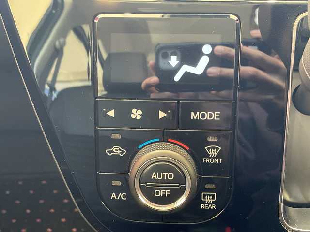 ダイハツ キャスト スタイル G リミテッド SAⅢ 埼玉県 2018(平30)年 1.8万km ダークエメラルドマイカ スマートアシスト /メモリナビ/　　CD/DVD/BT/フルセグ/バックカメラ /LEDオートライト /ハーフレザーシート /シートヒーター /純正15インチアルミホイール /ステアリングスイッチ/アイドリングストップ/ETC /禁煙車