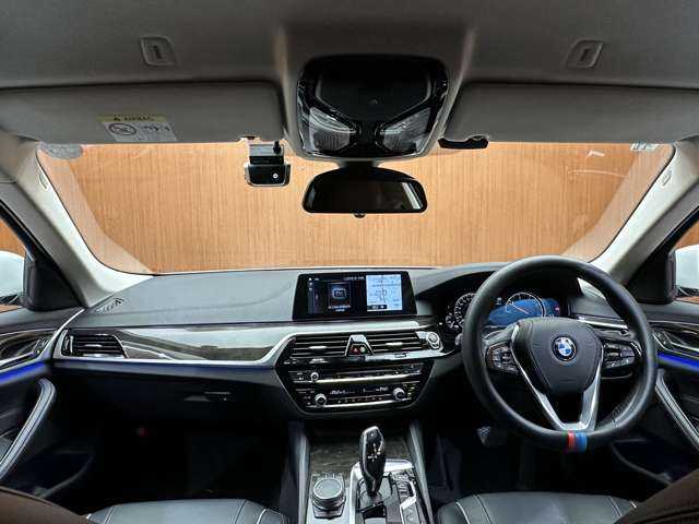 ＢＭＷ ５２３ｄ ラグジュアリー 千葉県 2017(平29)年 4.7万km 白 純正ナビ　/３６０°カメラ　/ＡＣＣ　/ＢＳＭ　/黒革　/シートヒーター　/パワーシート　/ＬＥＤヘッドライト　/オートライト　/パーキングアシスト　/電動リアゲート　/ＥＴＣ　/アンビエントライト　/ドラレコ