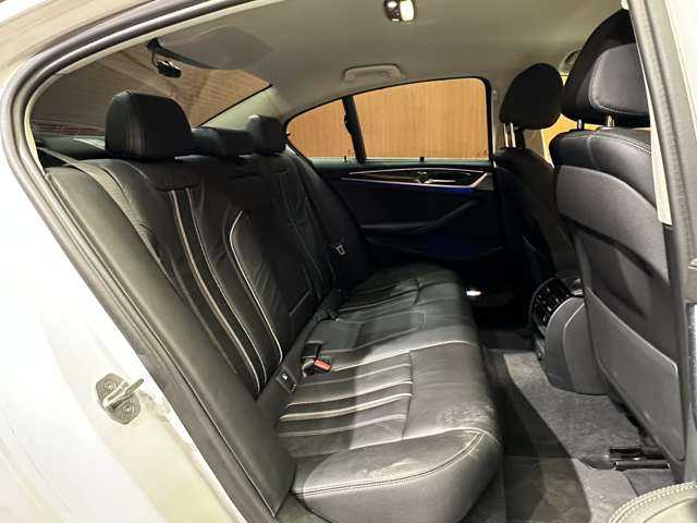 ＢＭＷ ５２３ｄ ラグジュアリー 千葉県 2017(平29)年 4.7万km 白 純正ナビ　/３６０°カメラ　/ＡＣＣ　/ＢＳＭ　/黒革　/シートヒーター　/パワーシート　/ＬＥＤヘッドライト　/オートライト　/パーキングアシスト　/電動リアゲート　/ＥＴＣ　/アンビエントライト　/ドラレコ