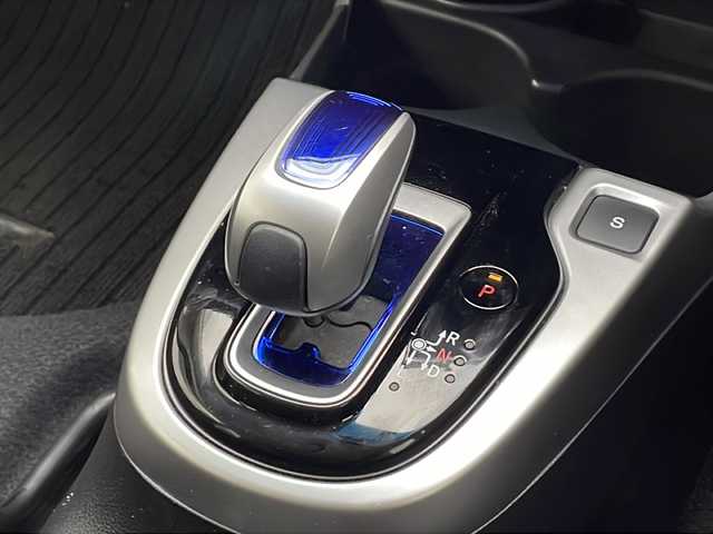 ホンダ フィット ハイブリット Lパッケージ 千葉県 2014(平26)年 5.8万km ブリリアントスポーティブルーメタリック2トーン 横滑り防止/ダブルエアバック/スマートキー/プッシュスタート/純正テレビナビ　ギャザーズ/CD/USB/BT/バックカメラ/クルーズコントロール/ビルトインETC/オートライト/純正フロアマット/電動格納ドアミラー/ドライブレコーダー