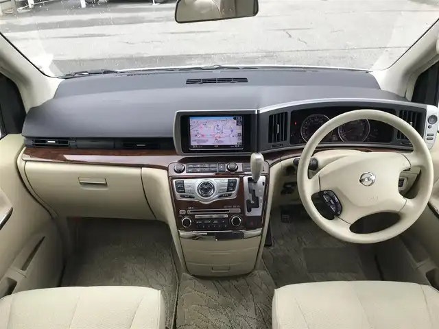 日産 エルグランド 250V 富山県 2008(平20)年 8.4万km ホワイトパール 純正ナビ/全周囲カメラ/両側パワースライドドア/スマートキー/ステアリングスイッチ/フォグランプ/オートライト/電動格納ミラー/ウォークスルー/ETC/パワーウインドウ