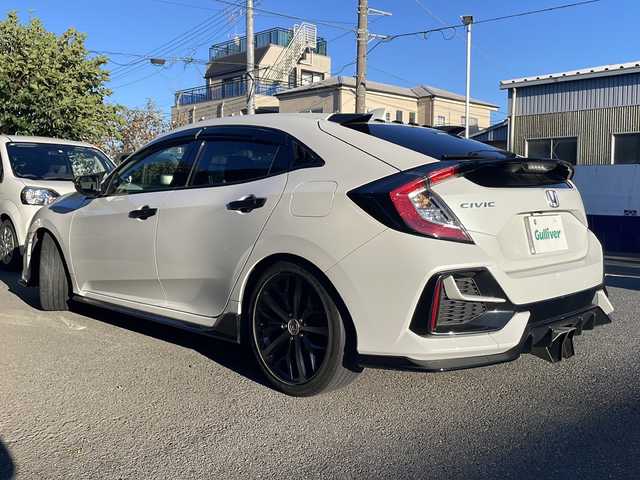 ホンダ シビック ハッチバック 埼玉県 2020(令2)年 8.7万km プラチナホワイトパール Honda SENSING/純正ナビ/　　Bluetooth/DVD再生機能/CD/フルセグTV/バックカメラ/LEDヘッドライト/純正18インチアルミホイール/ETC/運転席、助手席パワーシート/レーダークルーズコントロール