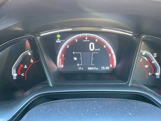 ホンダ シビック ハッチバック 埼玉県 2020(令2)年 8.7万km プラチナホワイトパール Honda SENSING/純正ナビ/　　Bluetooth/DVD再生機能/CD/フルセグTV/バックカメラ/LEDヘッドライト/純正18インチアルミホイール/ETC/運転席、助手席パワーシート/レーダークルーズコントロール