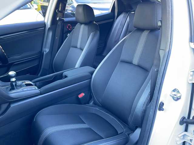 ホンダ シビック ハッチバック 埼玉県 2020(令2)年 8.7万km プラチナホワイトパール Honda SENSING/純正ナビ/　　Bluetooth/DVD再生機能/CD/フルセグTV/バックカメラ/LEDヘッドライト/純正18インチアルミホイール/ETC/運転席、助手席パワーシート/レーダークルーズコントロール