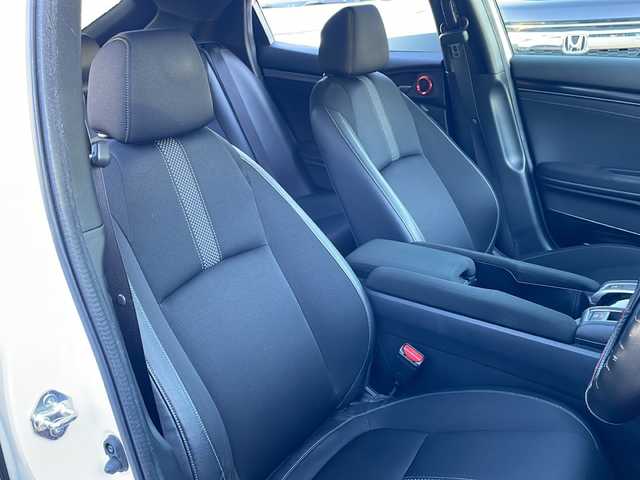 ホンダ シビック ハッチバック 埼玉県 2020(令2)年 8.7万km プラチナホワイトパール Honda SENSING/純正ナビ/　　Bluetooth/DVD再生機能/CD/フルセグTV/バックカメラ/LEDヘッドライト/純正18インチアルミホイール/ETC/運転席、助手席パワーシート/レーダークルーズコントロール