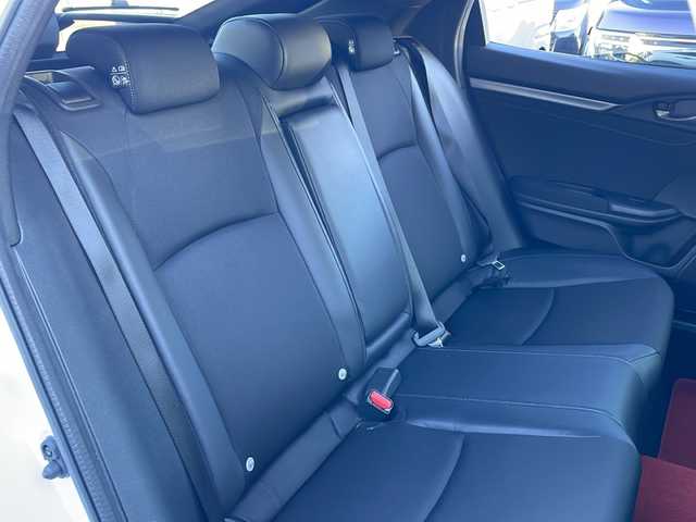 ホンダ シビック ハッチバック 埼玉県 2020(令2)年 8.7万km プラチナホワイトパール Honda SENSING/純正ナビ/　　Bluetooth/DVD再生機能/CD/フルセグTV/バックカメラ/LEDヘッドライト/純正18インチアルミホイール/ETC/運転席、助手席パワーシート/レーダークルーズコントロール