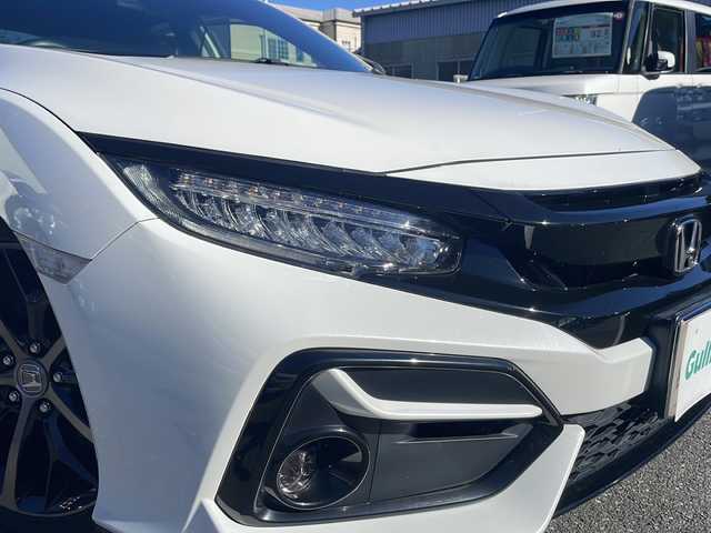 ホンダ シビック ハッチバック 埼玉県 2020(令2)年 8.7万km プラチナホワイトパール Honda SENSING/純正ナビ/　　Bluetooth/DVD再生機能/CD/フルセグTV/バックカメラ/LEDヘッドライト/純正18インチアルミホイール/ETC/運転席、助手席パワーシート/レーダークルーズコントロール
